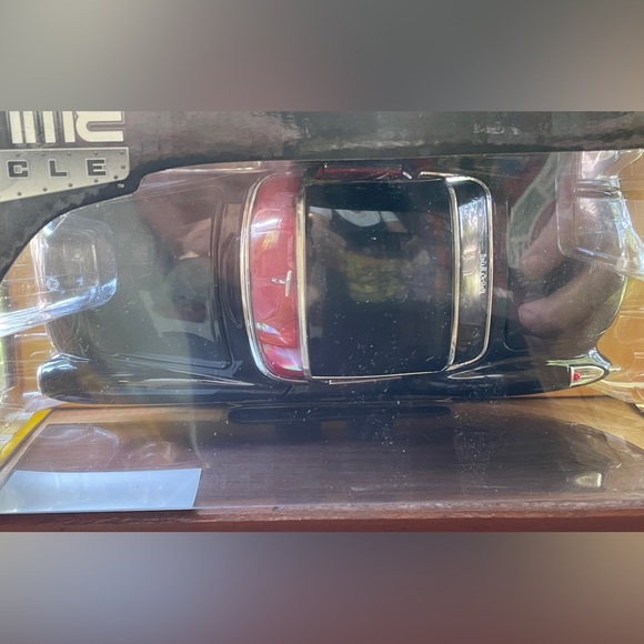 ‘57 Chevy Corvette - Big Time Muscle 1:24 Scale Car - Black - Picture 2 of 2